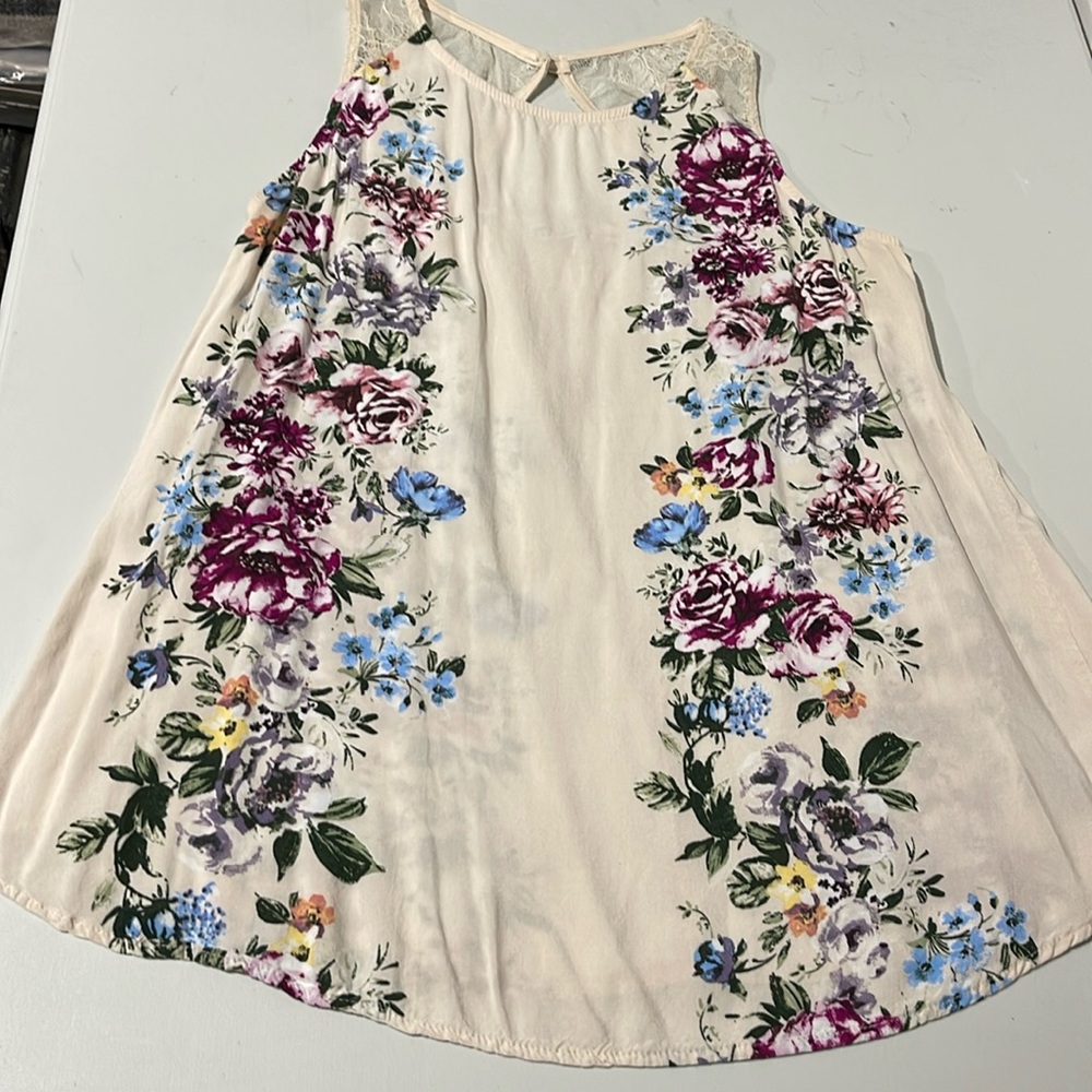 100% Rayon Cream Floral tank top with lace and a buttoned back neckline Size L